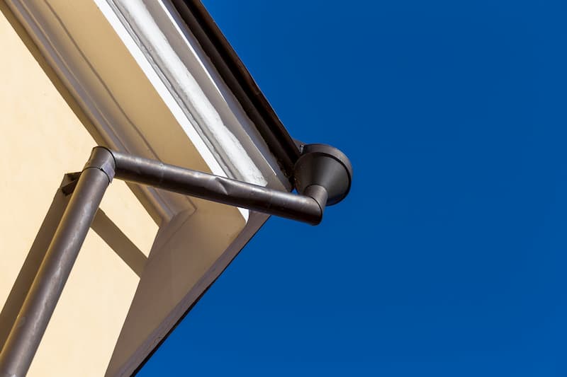 6 Reasons To Have Your Gutters Professionally Cleaned